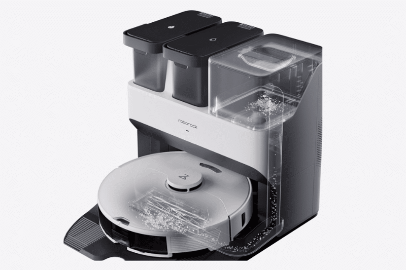 Показан процесс опорожнения мобильного пылесборника на ультрастанции Roborock S7 Pro.